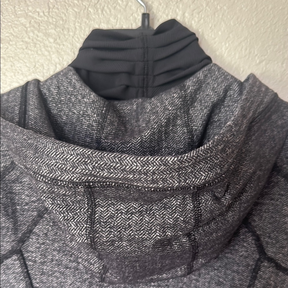 Lululemon Gray and Black Zip-Up Jacket - Picture 6 of 8